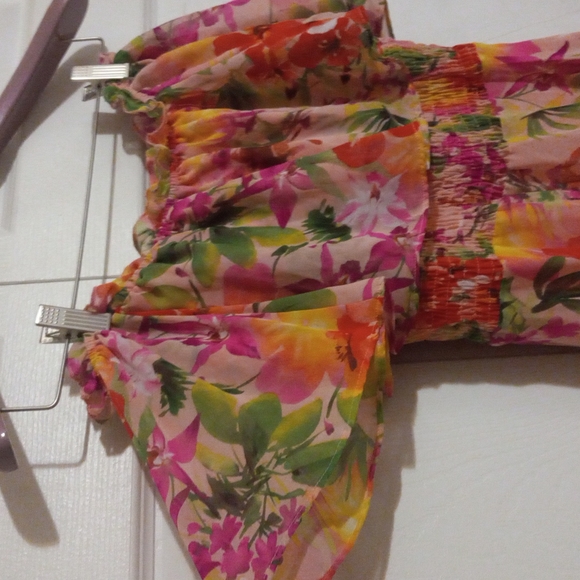 Women's floral flowy dress. Size 4 - Picture 2 of 7